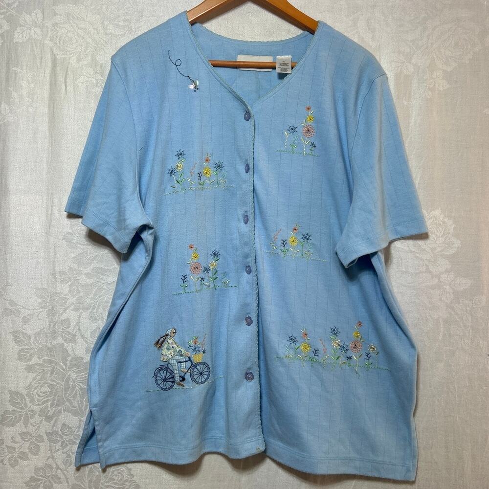 VTG Button Up XL Blue Embroidered Flowers Girl Riding Bike Ribbed